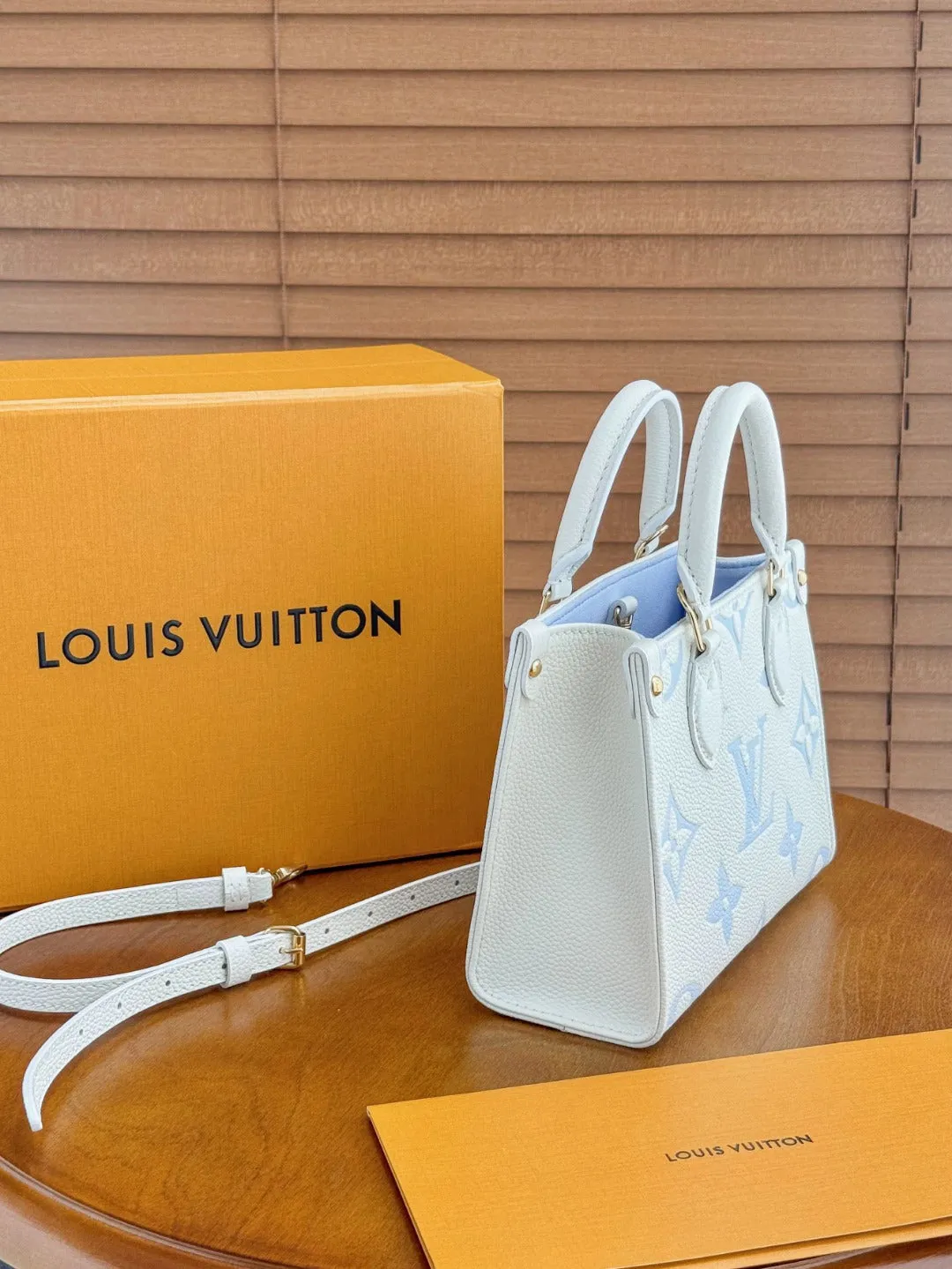 Designer Tote Bag - LOV - 6975