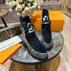 High Quality  LUV BOOTS 044
