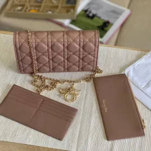 Luxury Handbags for Fashion Enthusiasts - DOR - 6170