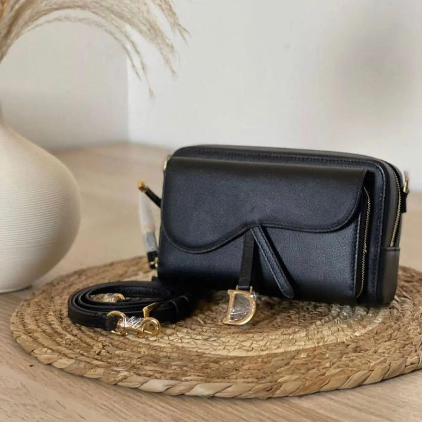 Luxury Handbags for Fashion Enthusiasts - DOR - 6720